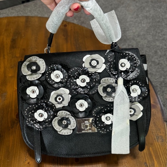 Michael Kors Cassie Floral Applique Black Leather Large Satchel Crossbody Bag - Picture 1 of 10